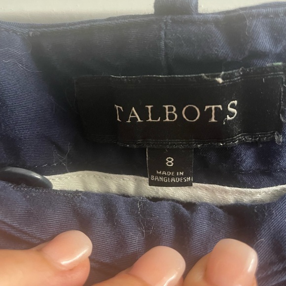Talbots Like New Navy Shorts Women’s Size 8. 97 Cotton, 3% Spandex for great fit - Picture 3 of 4
